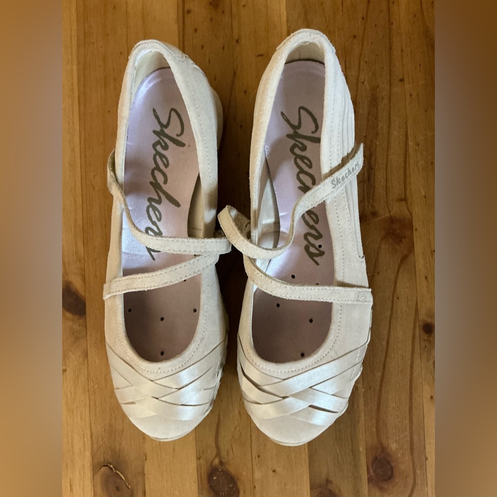 Off white/ivory mary jane style Skechers